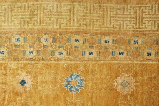 AN IMPORTANT AND IMPERIAL PALACE CARPET - фото 4