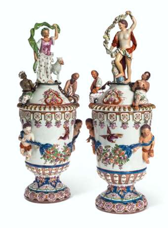 A PAIR OF VIENNA (DU PAQUIER) PORCELAIN VASES AND COVERS EMB... - photo 1