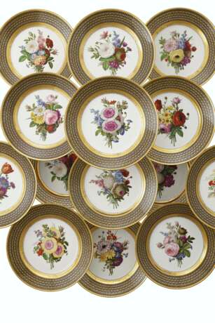 A SET OF FIFTEEN SEVRES PORCELAIN 'BEAU BLEU' DESSERT PLATES... - photo 2