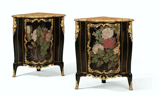 A PAIR OF LOUIS XV ORMOLU-MOUNTED CHINESE COROMANDEL LACQUER... - photo 1