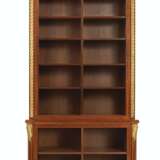 Samuel, H.. A PAIR OF FRENCH MAHOGANY AND PARCEL-GILT BOOKCASES - photo 2