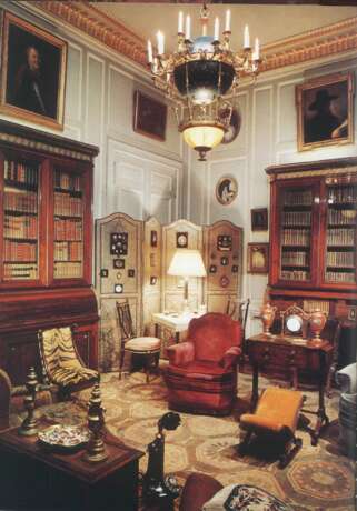 Samuel, H.. A PAIR OF FRENCH MAHOGANY AND PARCEL-GILT BOOKCASES - photo 3