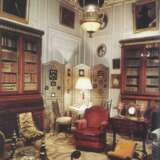 Samuel, H.. A PAIR OF FRENCH MAHOGANY AND PARCEL-GILT BOOKCASES - фото 3