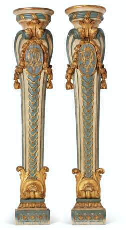 A PAIR OF LATE LOUIS XV BLUE, GREY-PAINTED AND PARCEL-GILT P... - photo 1