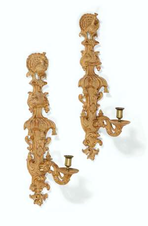 Pelletier, Jean (c.. A PAIR OF QUEEN ANNE GILTWOOD SINGLE-BRANCH WALL-LIGHTS - photo 2