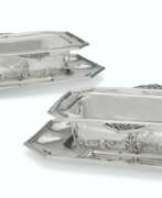Maison Cardeilhac. A PAIR OF FRENCH SILVER SAUCE BOATS ON STANDS