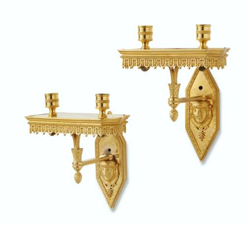 Remond, Francois. A PAIR OF DIRECTOIRE ORMOLU TWIN-BRANCH WALL-LIGHTS - Foto 3
