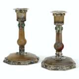 A PAIR OF CONTINENTAL SILVER-MOUNTED AGATE AND HARDSTONE CAN... - photo 1