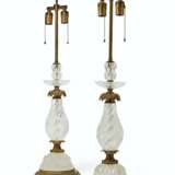 A PAIR OF ORMOLU-MOUNTED ROCK CRYSTAL LAMPS - Foto 2