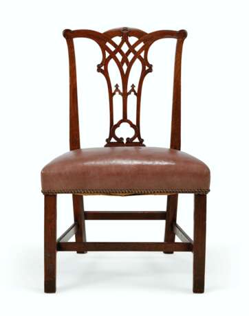 A SET OF TWELVE GEORGE III MAHOGANY DINING CHAIRS - photo 2