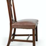 A SET OF TWELVE GEORGE III MAHOGANY DINING CHAIRS - фото 4