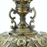 A SET OF FOUR WILLIAM IV SILVER-GILT SUGAR BOWLS, COVERS AND SUGAR SIFTERS - photo 2