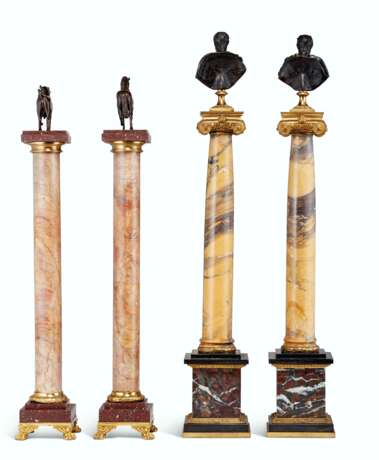 TWO PAIRS OF ORMOLU AND PATINATED BRONZE-MOUNTED MARBLE COLUMNS - Foto 4