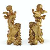 A PAIR OF FRENCH ORMOLU FIGURAL CHENETS - Foto 3