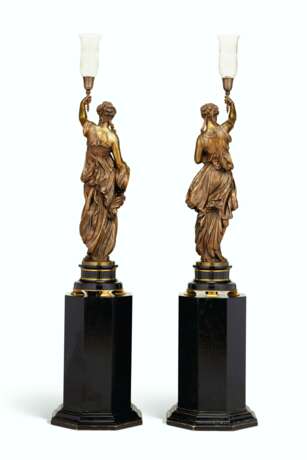 A PAIR OF FRENCH PATINATED-BRONZE FIGURAL TORCHERES, ON PEDESTALS - фото 2