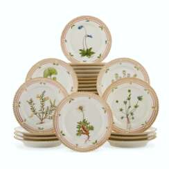 TWENTY-FOUR ROYAL COPENHAGEN PORCELAIN ‘FLORA DANICA’ BREAD AND BUTTER PLATES