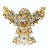 A LARGE FRENCH PORCELAIN RETICULATED FLOWER-ENCRUSTED CENTERPIECE AND STAND - фото 1