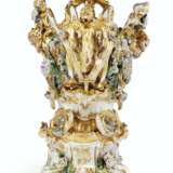 A LARGE FRENCH PORCELAIN RETICULATED FLOWER-ENCRUSTED CENTERPIECE AND STAND - photo 3