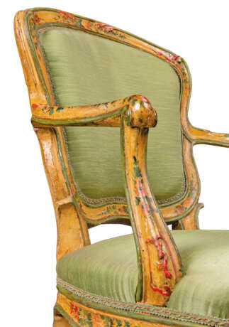 A PAIR OF NORTH ITALIAN POLYCHROME 'LACCA' ARMCHAIRS - photo 2