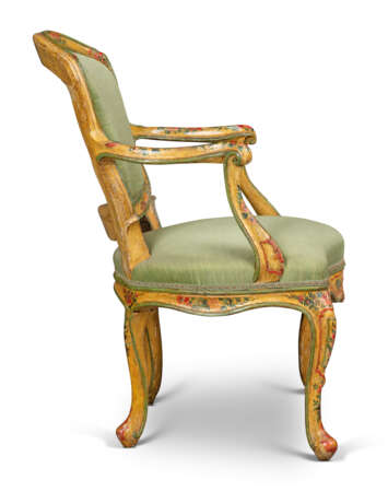 A PAIR OF NORTH ITALIAN POLYCHROME 'LACCA' ARMCHAIRS - фото 3