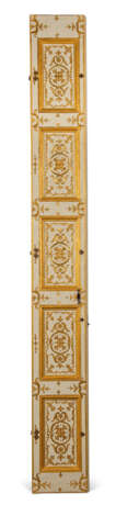 PALAZZO REALE, TURIN: PARCEL-GILT AND CREAM PAINTED FOLDING BOISERIE PANELS OR WINDOW SHUTTERS - photo 3