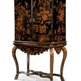 A NORTH ITALIAN BLACK AND GILT JAPANNED CABINET-ON-STAND - фото 4