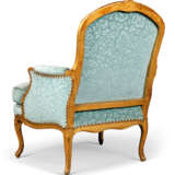 A LOUIS XV GILTWOOD LARGE BERGERE - photo 3