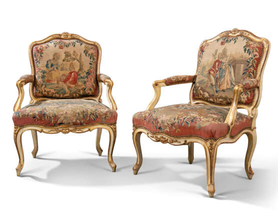 A LOUIS XV WHITE-PAINTED AND PARCEL-GILT SUITE OF SEAT FURNITURE COVERED IN CONTEMPORARY BEAUVAIS TAPESTRY - photo 2