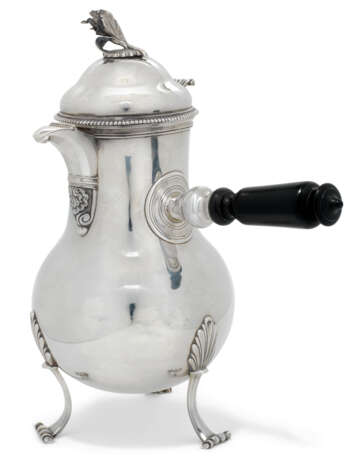 A FRENCH SILVER CHOCOLATE POT - фото 1