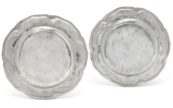 A PAIR OF ITALIAN SILVER SECOND COURSE DISHES - Foto 2
