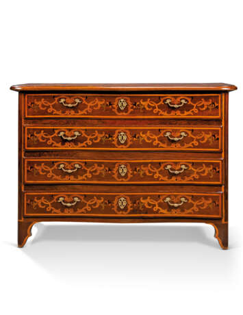 A NORTH ITALIAN FRUITWOOD AND MARQUETRY-INLAID WALNUT COMMODE - Foto 1