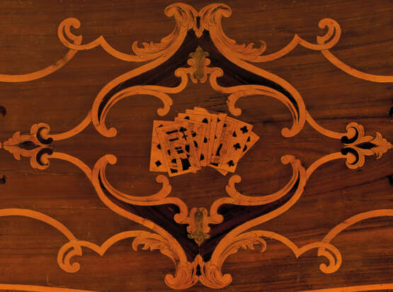 A NORTH ITALIAN FRUITWOOD AND MARQUETRY-INLAID WALNUT COMMODE - photo 4