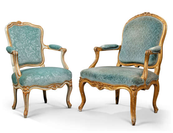 TWO LOUIS XV FAUTEUILS AND A PAIR OF SIDE CHAIRS - фото 2