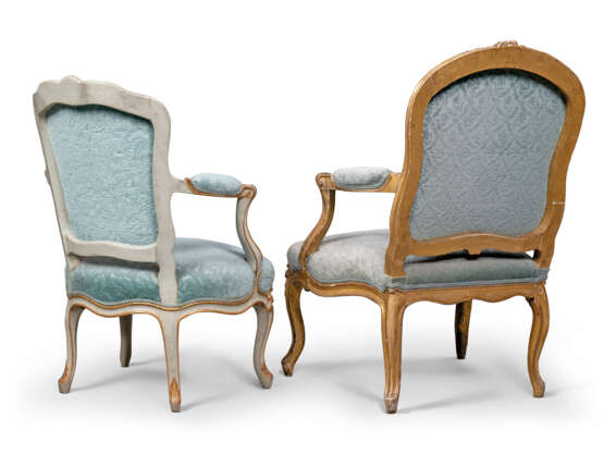 TWO LOUIS XV FAUTEUILS AND A PAIR OF SIDE CHAIRS - photo 4