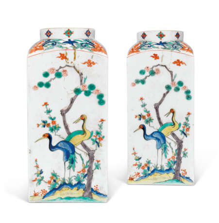 Samson Porcelain Factory. A PAIR OF SAMSON PORCELAIN KAKIEMON-STYLE VASES - photo 1