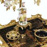 A LOUIS XV ORMOLU-MOUNTED MEISSEN, FRENCH PORCELAIN AND LACQUER ENCRIER - фото 2