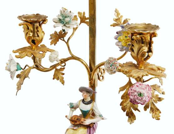 A LOUIS XV ORMOLU-MOUNTED MEISSEN, FRENCH PORCELAIN AND LACQUER ENCRIER - photo 3