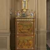 A GEORGE III ORMOLU-MOUNTED BLOODSTONE AND GOLD NECESSAIRE TABLE CLOCK - Foto 4