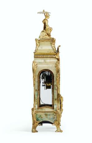 A LOUIS XV ORMOLU-MOUNTED GREEN-STAINED HORN CARTEL CLOCK - photo 4