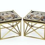A PAIR OF ITALIAN INLAID MARBLE PANELS MOUNTED AS LOW TABLES - Foto 1