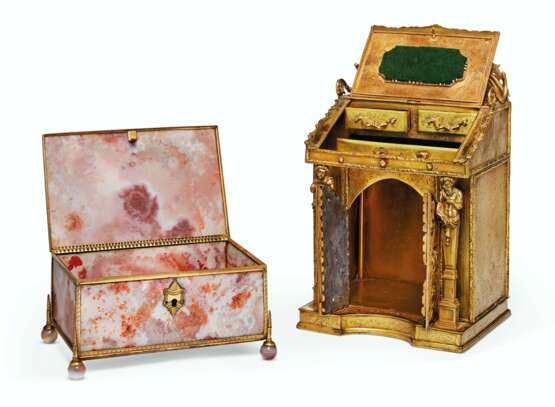 TWO GILT-METAL AND HARDSTONE TABLE BOXES - photo 2