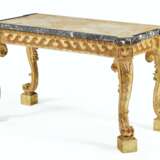 A PAIR OF ENGLISH GILTWOOD SIDE TABLES - Foto 2