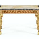 A PAIR OF ENGLISH GILTWOOD SIDE TABLES - Foto 3