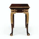 A GEORGE II MAHOGANY AND PARCEL-GILT SIDE TABLE - Foto 3