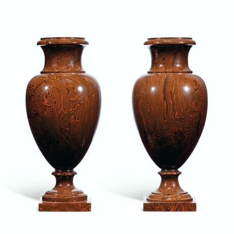 A PAIR OF FRENCH STONEWARE FAUX AGATE VASES - Foto 2