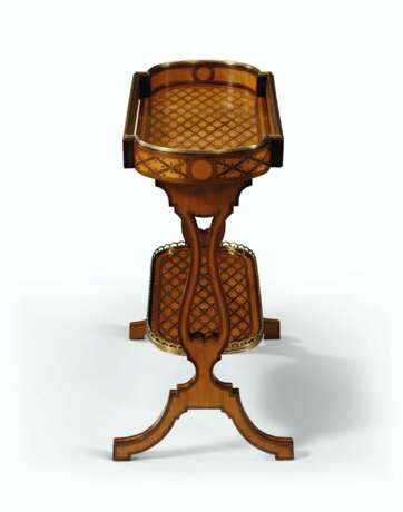 A FRENCH BRASS-MOUNTED AMARANTH AND SYCAMORE PARQUETRY TRICOTEUSE - фото 5