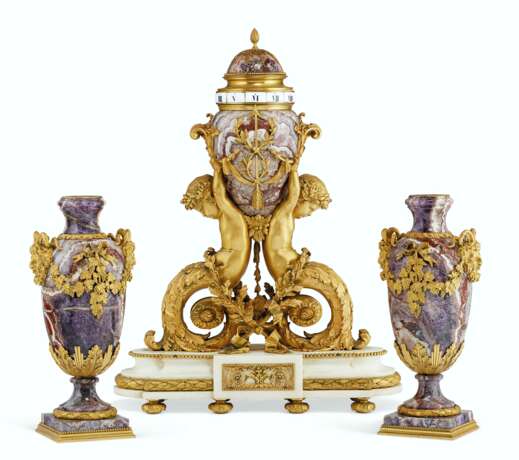 A FINE FRENCH ORMOLU-MOUNTED AMETHYST AND WHITE MARBLE THREE-PIECE CLOCK GARNITURE - фото 1