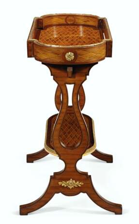 A FRENCH ORMOLU-MOUNTED AMARANTH, TULIPWOOD, AND BOIS SATINE PARQUETRY TRICOTEUSE - фото 3
