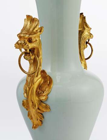 A PAIR OF FRENCH ORMOLU-MOUNTED CELADON VASES, MOUNTED AS LAMPS - фото 3