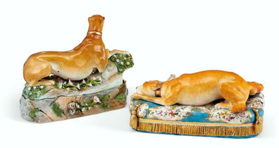 TWO JACOB PETIT PORCELAIN WARES MODELED WITH HOUNDS - Foto 4
